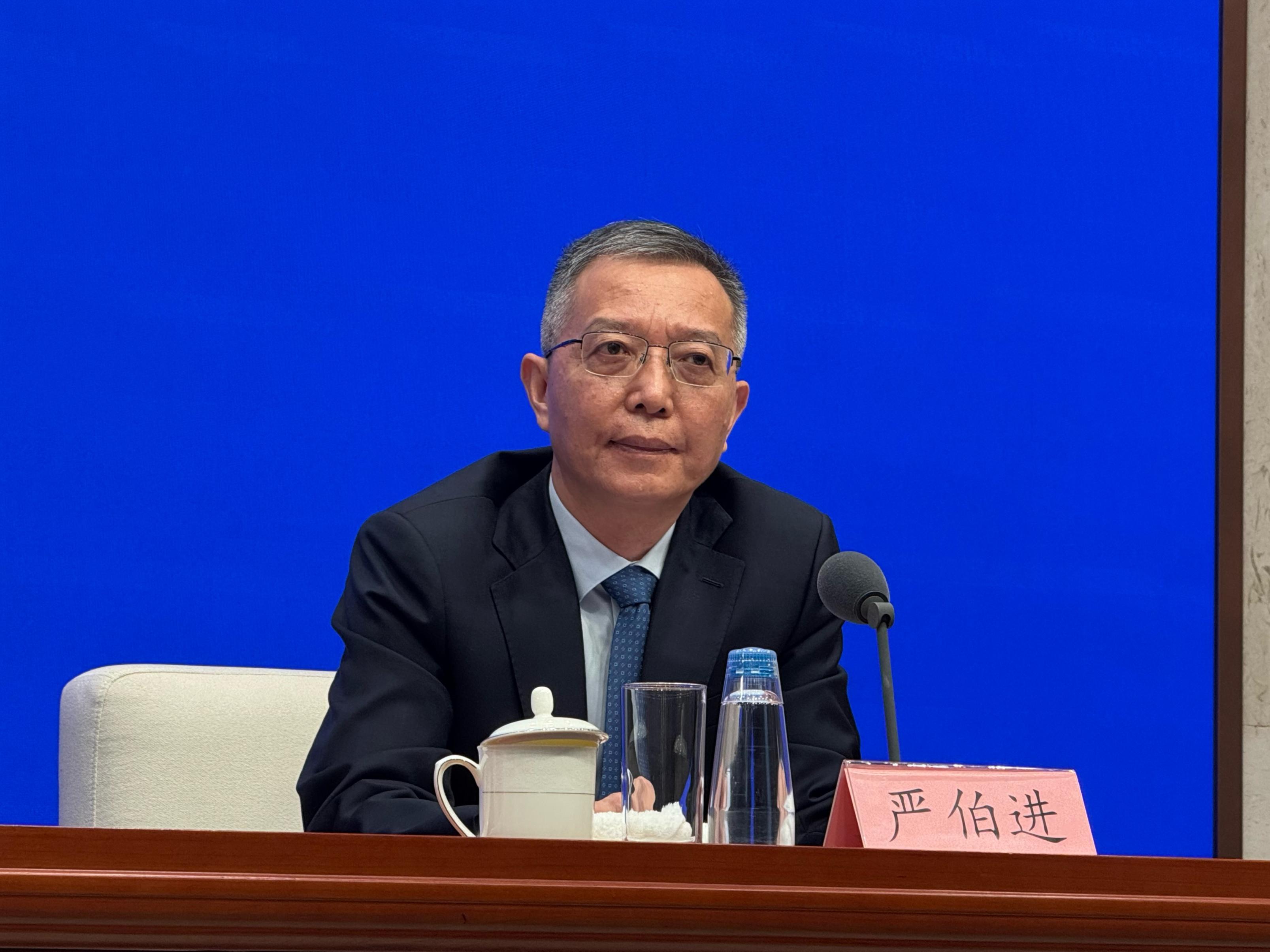 证监会主席“发令枪”响!公募巨头抢报首批科创债ETF,1.3万亿元市场迎“破局者”
